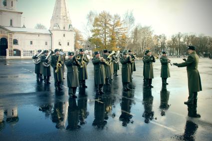 День полиции в Ярославле. На снимке: играет военный оркестр.