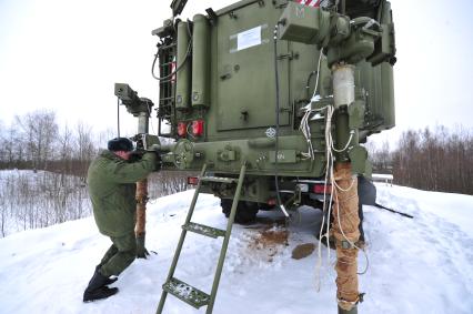 6-я бригада ПВО. В задачи Соединения входит охрана более полутора тысяч километров государственной границы и контроль воздушного пространства над Центральной Россией. На снимке: радиолокационная станция нового поколения `Гамма – С`.