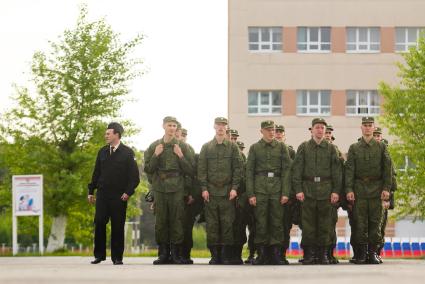 Призывники перед отправкой на эшелон