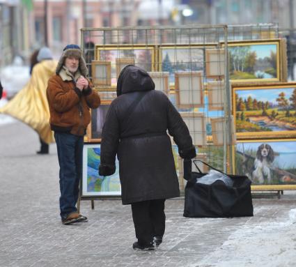 Старый Арбат. На снимке: торговля картинами.