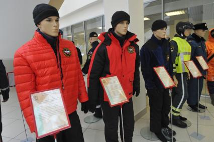 Выставка нового оборудования и снаряжения для спасателей, представленная в рамках Всероссийского сбора руководящего состава МЧС и сил гражданской обороны.  На снимке: рабочая экипировка и средство инди-видуальной защиты спасателей МЧС России.