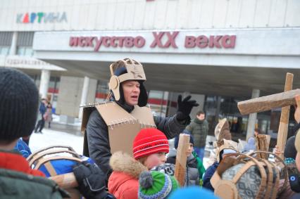 Парк искусств `Музеон`. `Бои на картонных трубах` к 70-й годовщине Сталинградской битвы.