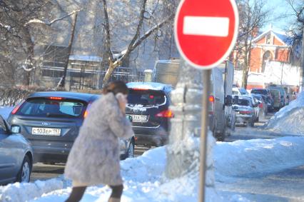 Изменения транспортного движения в районе метро `Динамо` в связи со строительством станции метрополитена`Петровский парк`. На снимке: автомобильная  пробка у  метро `Динамо`.