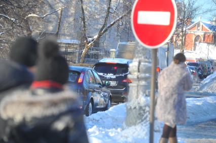 Изменения транспортного движения в районе метро `Динамо` в связи со строительством станции метрополитена`Петровский парк`. На снимке: автомобильная  пробка у  метро `Динамо`.