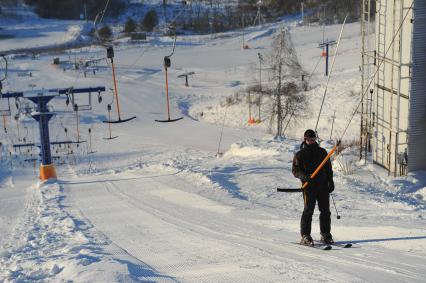 Спортивно-развлекательный парк `Яхрома`. На снимке: бугельный подъемник.