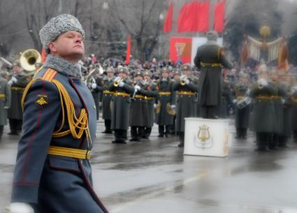 Волгоград празднует 70 лет Победы советских войск в Сталинградской битве. На снимке: торжественный парад.