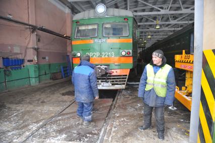 Вагоноремонтное депо. На снимке: рабочие депо.