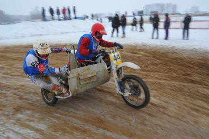 Стадион Бурцево. 56-й Всероссийский командный мотокросс на приз им. Чкалова. Организаторы АМК ФСО России. На снимке: участники соревнований по мотокроссу.