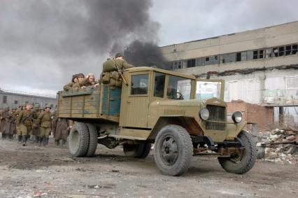 В Волгограде провели военно-историческую реконструкцию, посвященную 70-летию контрнаступления советских войск под Сталинградом.