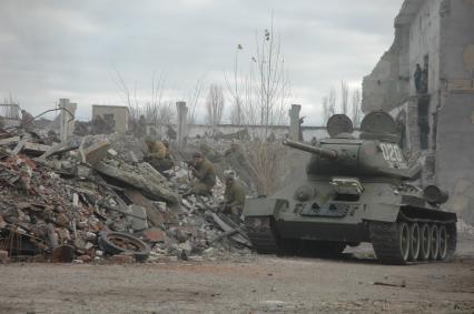 В Волгограде провели военно-историческую реконструкцию, посвященную 70-летию контрнаступления советских войск под Сталинградом.