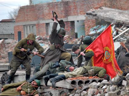 В Волгограде провели военно-историческую реконструкцию, посвященную 70-летию контрнаступления советских войск под Сталинградом.