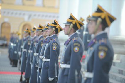 Открытие исторической сцены Государственного академического Большого театра после реконструкции . На снимке: почетный караул.