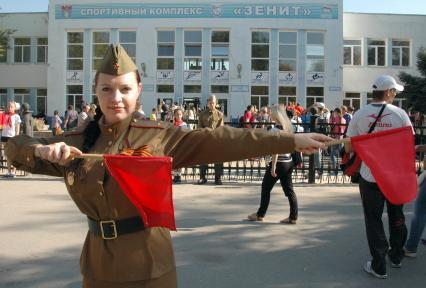 В Волгограде прошла реконструкция матча 1943 года. На снимке: девушка регулировщица.