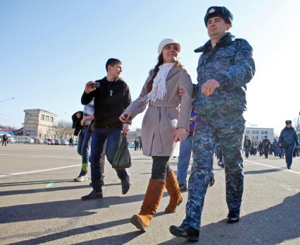 Попытка провести несанкционированный митинг в Ставрополе. На снимке: задержание полицейскими блоггера Оксаны `Вельва` Борисовой.
