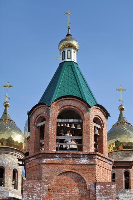 В Ставрополе в строящемся храме преподобного Сергия Радонежского открылась школа звонарей. На снимке: колокольня.