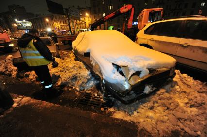 Эвакуация автомобилей с улиц Москвы.