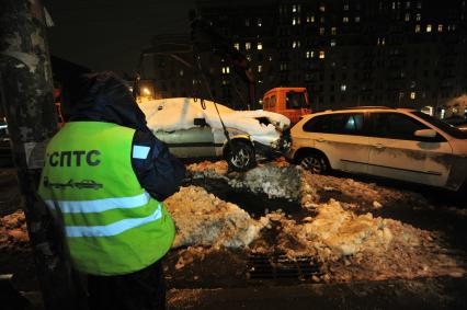 Эвакуация автомобилей с улиц Москвы.