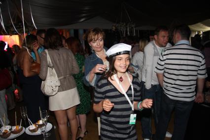 Диск55. \"Кинотавр\" 2008 год. На снимке: актриса Семенова Екатерина с дочерью