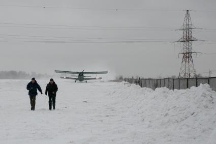 Самолет Ан-2 на аэродроме \"Девау\" в Калининграде