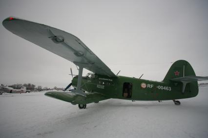 Самолет Ан-2 на аэродроме \"Девау\" в Калининграде