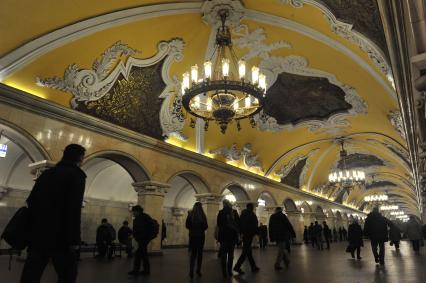 Московский метрополитен. Вестибюль станции `Комсомольская`.