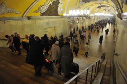 Московский метрополитен. Вестибюль станции `Комсомольская`.