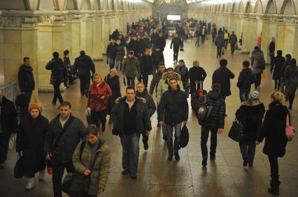 Московский метрополитен. Вестибюль станции `Комсомольская`.