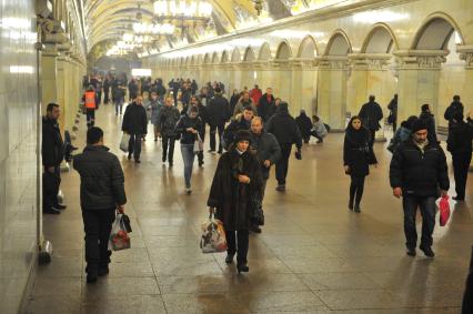 Московский метрополитен. Вестибюль станции `Комсомольская`.