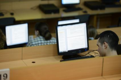 Оренбургский государственный университет. На снимке: студенты во время лекции.
