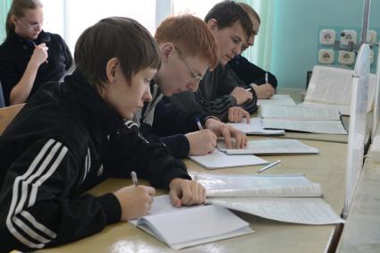 Оренбургский государственный университет. На снимке: студенты во время лекции.