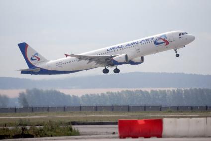 Airbus A321 VQ-BOF авиакомпании `Ural Airlines Уральские авиалинии` на взлете.