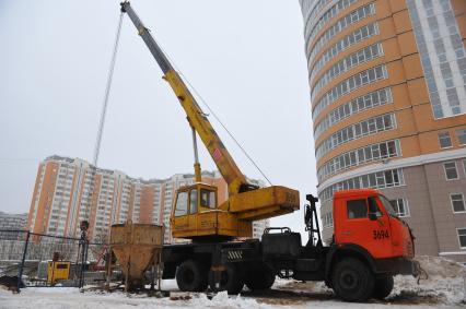 Царицыно.Строительство нового микрорайона. На снимке: автокран.