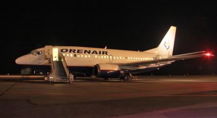 Пассажирский самолет Boeing 737-500 авиакомпания `ORENAIR`.