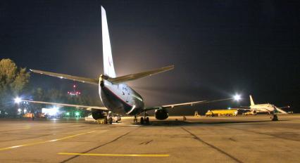 Пассажирский самолет Boeing 737-500 авиакомпания `ORENAIR`.