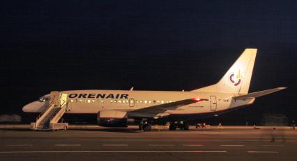 Пассажирский самолет Boeing 737-500 авиакомпания `ORENAIR`.