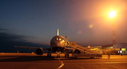 Пассажирский самолет Boeing 737-500 авиакомпания `ORENAIR`.