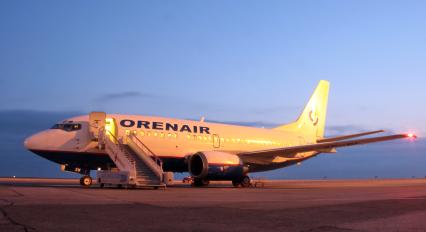 Пассажирский самолет Boeing 737-500 авиакомпания `ORENAIR`.