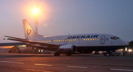 Пассажирский самолет Boeing 737-500 авиакомпания `ORENAIR`.