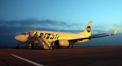 Пассажирский самолет Boeing 737-500 авиакомпании `UTair`.