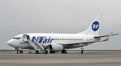 Пассажирский самолет Boeing 737-500 авиакомпании `UTair`.