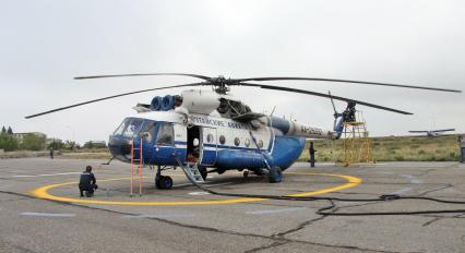 Многоцелевой вертолет МИ-8 алтайских авиалиний.