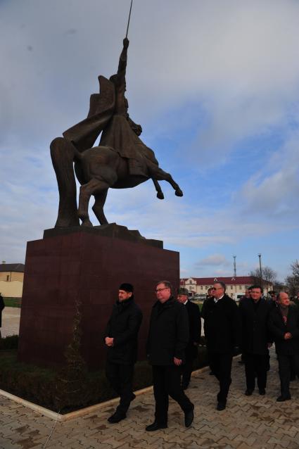 Визит главы Счетной палаты РФ в Чечню. Посещение  мемориального комплекса Славы им.Ахмата-Хаджи Кадырова. На снимке:  президент Чечни Рамзан Кадыров и председатель Счетной палаты РФ Сергей Степашин (слева направо)