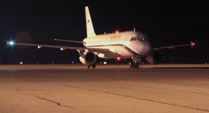 Пассажирский самолет Airbus A319 авиакомпании `Россия`.