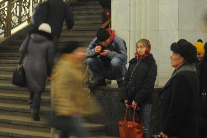 Метрополитен. На снимке: пассажиры метро.