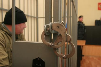 наручники в суде