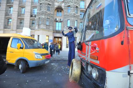 Креативная свадьба. На снимке: автобусы на свадьбе