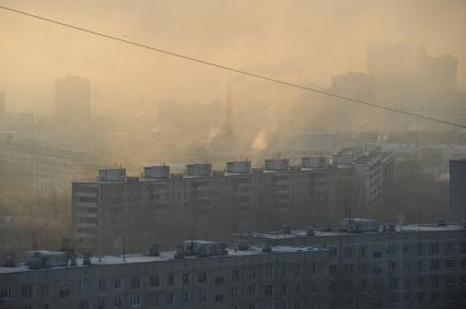 Вид города. Мороз в Москве. На снимке: жилые дома.