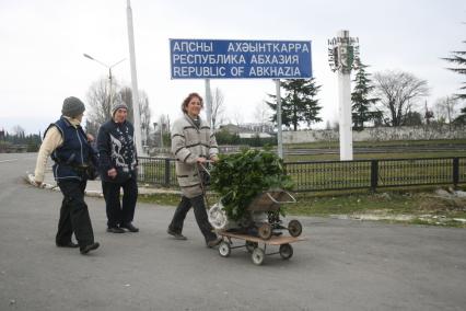 Абхазия. Российско-абхазская граница на реке Псоу. КПП.