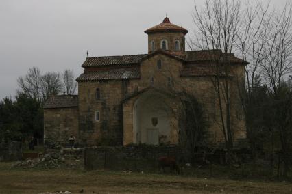 Абхазия. Село Лыхны. На снимке: Лыхненский Успенский храм.