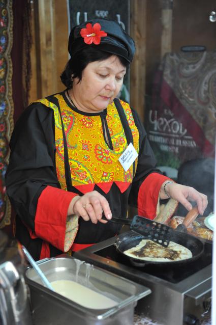 Открытие городского Масленичного фестиваля в Камергерском переулке.